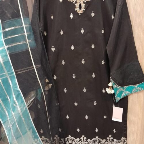 57ea5b9e-5240-46c5-8f75-3fe47f4bf23d.jpeg Cut Sleeves