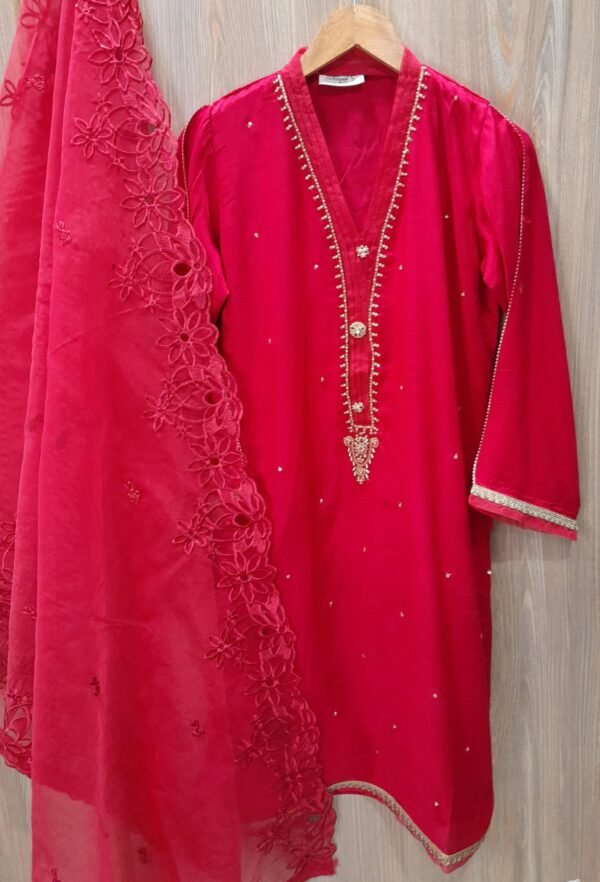 WhatsApp-Image-2023-10-17-at-10.17.09-PM-scaled-1.jpeg Hand Embroidered 3pc Suit.