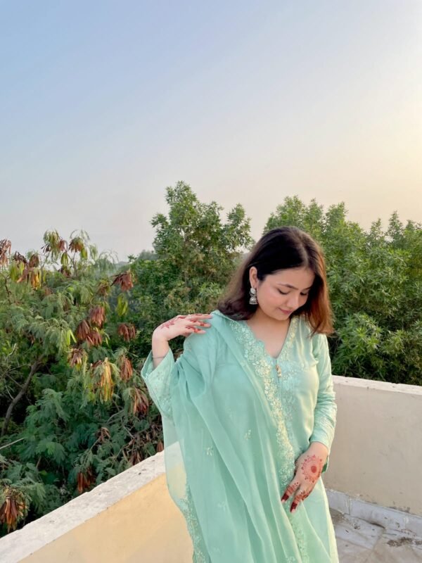 RAW SILK SEMI FORMAL 3PC SET.